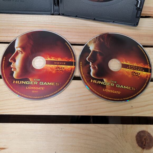 DVD The Hunger Games 2-Disc DVD - Picture 2 of 5